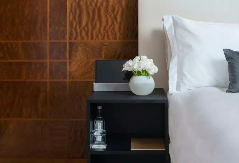 スタンダードルーム, Como The Halkin