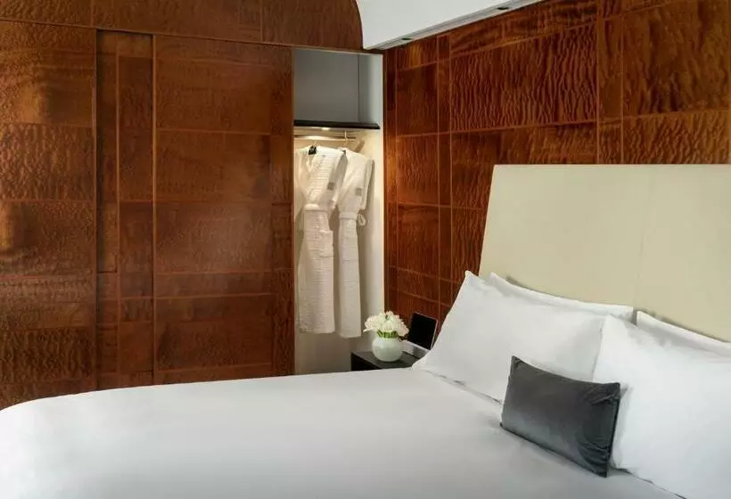 スタンダードルーム, Como The Halkin
