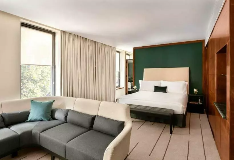 スタンダードルーム, Como The Halkin