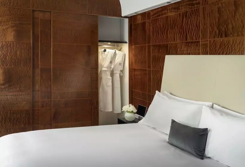 スタンダードルーム, Como The Halkin