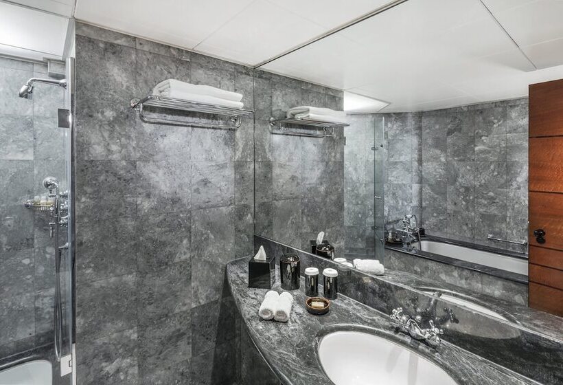 스탠다드 스튜디오, Como The Halkin