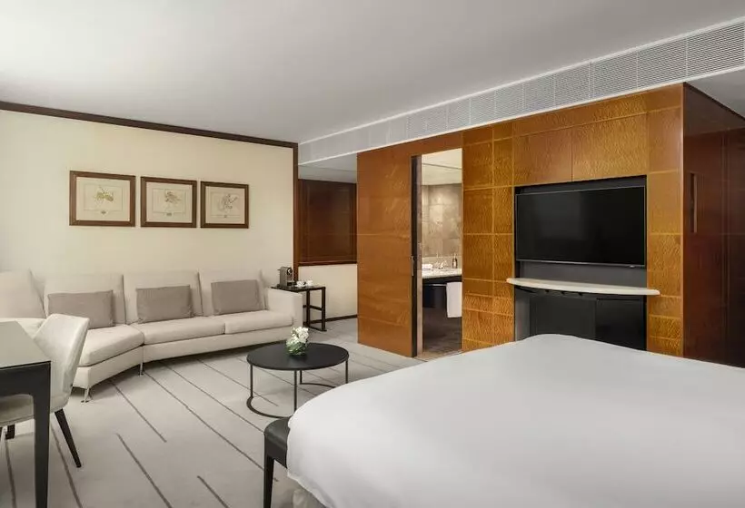スタンダードスタジオ, Como The Halkin