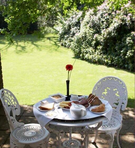 جناح, Flackley Ash Country House