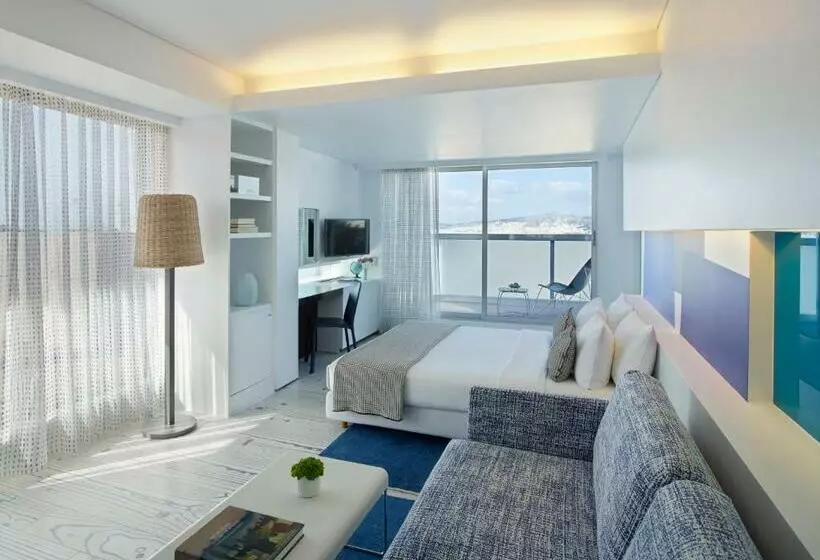 Chambre Executive, Fresh