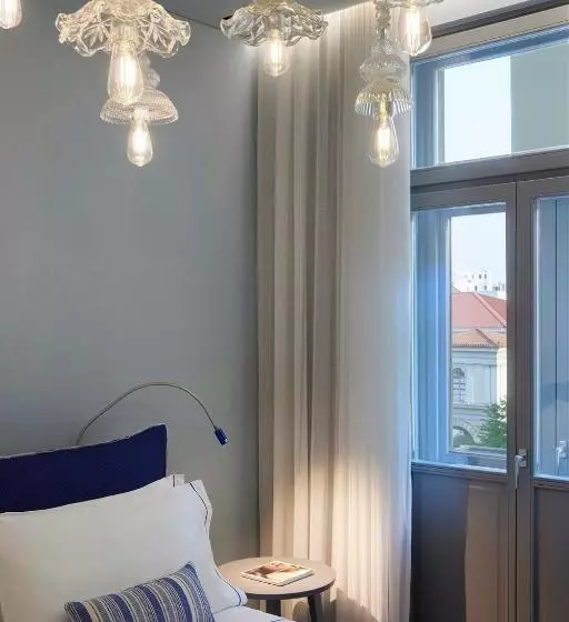 Suite, Fresh