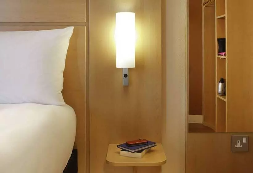 スタンダードルーム, Ibis London Luton Airport