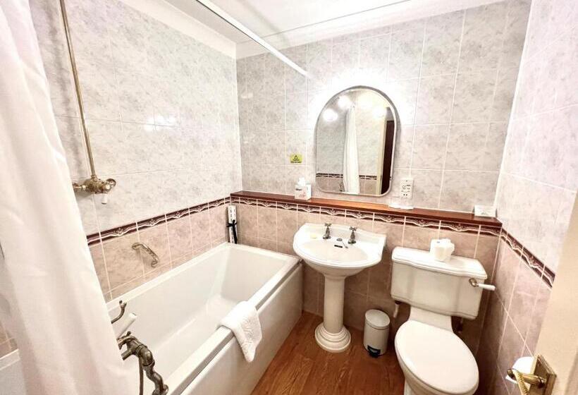 Номер Стандарт, Passford House