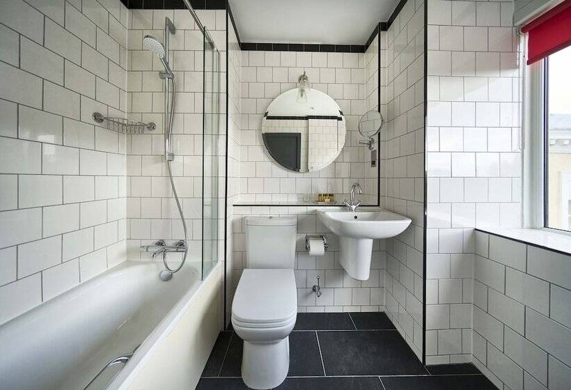 חדר משפחתי, Peebles Hydro