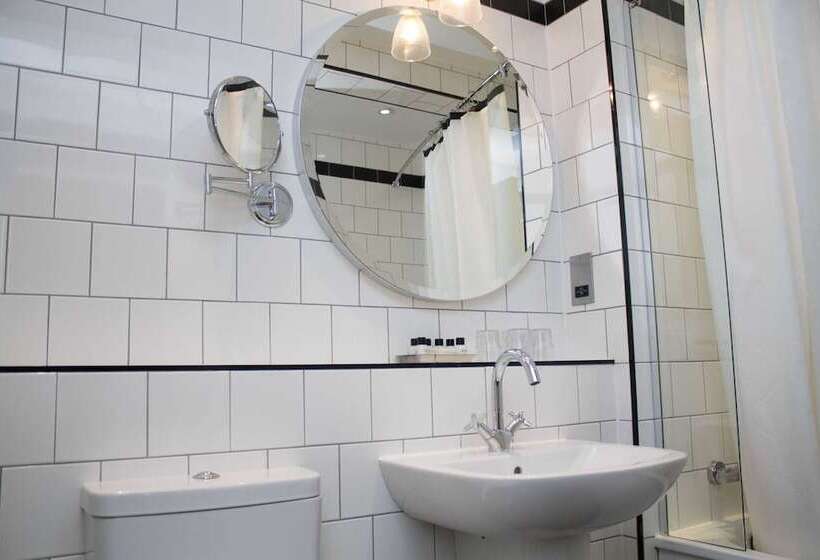 חדר משפחתי, Peebles Hydro