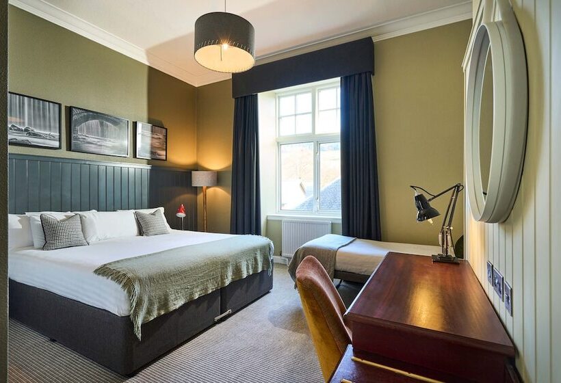 חדר משפחתי, Peebles Hydro