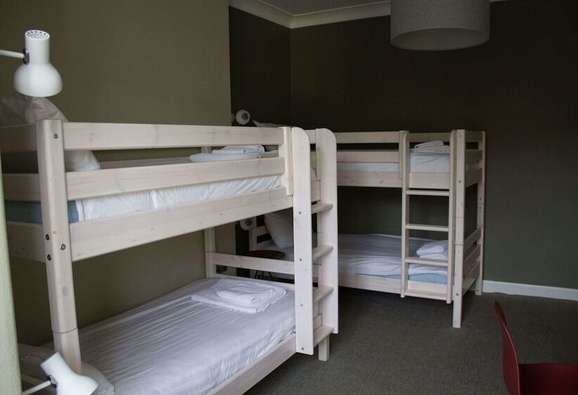 חדר משפחתי, Peebles Hydro