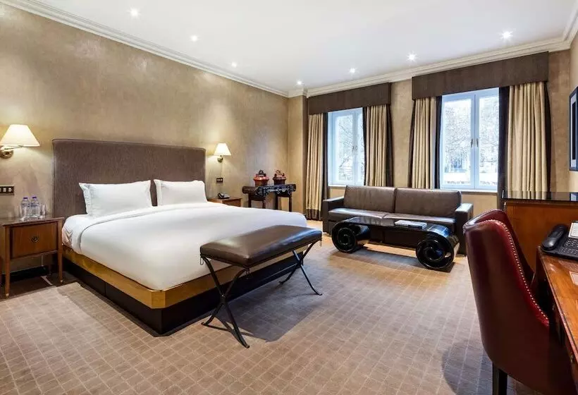 Standard-studio, Radisson Blu Hotel, London Leicester Square Formerly Hampshire