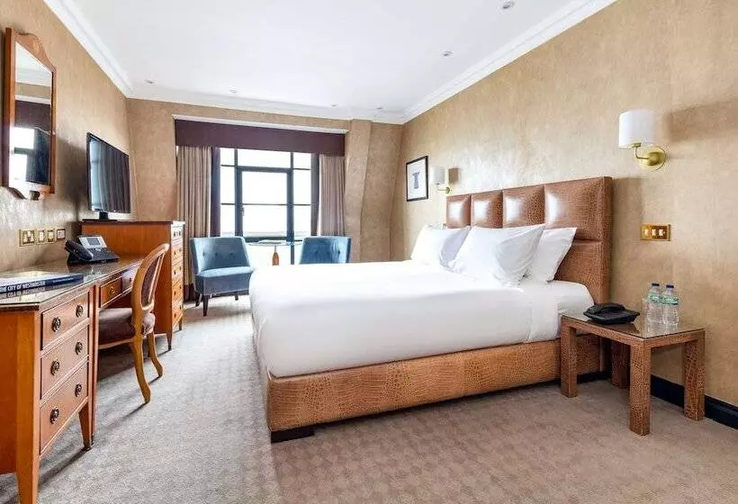 Premium room with view, Radisson Blu Hotel, London Leicester Square Formerly Hampshire
