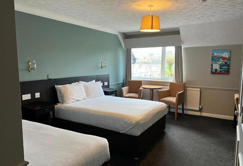 חדר משפחתי, South Lawn