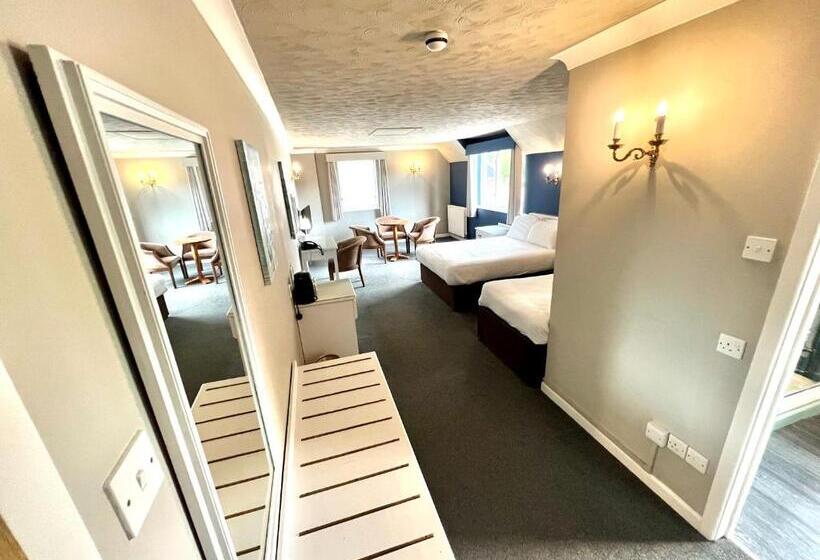 חדר משפחתי, South Lawn