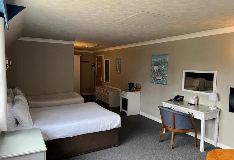 חדר משפחתי, South Lawn