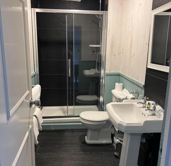 חדר משפחתי, South Lawn