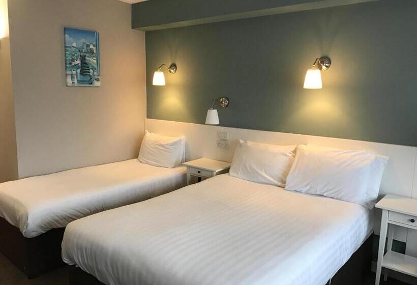 חדר משפחתי, South Lawn