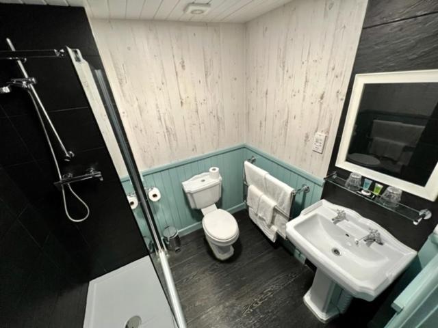 חדר משפחתי, South Lawn