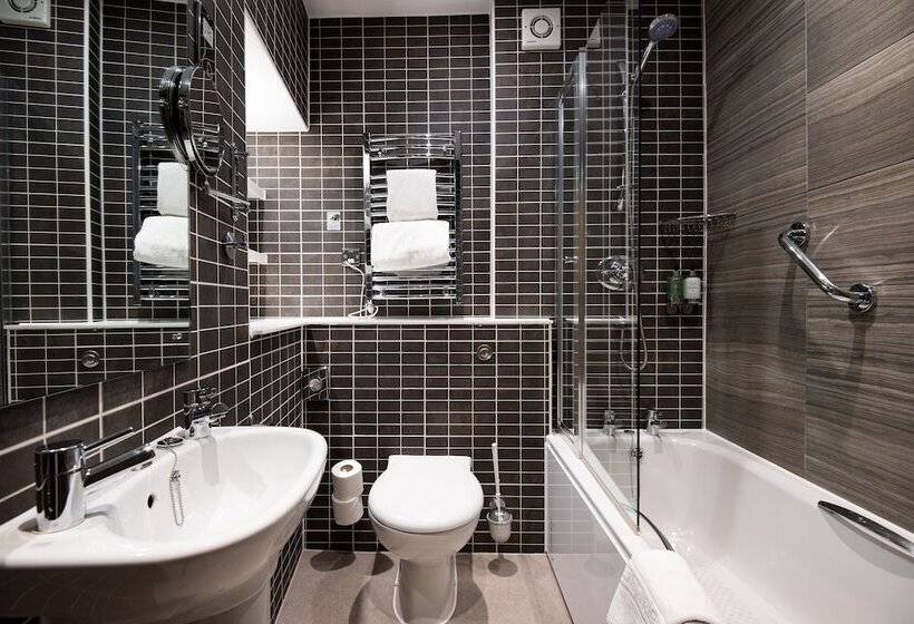 Номер Стандарт, The Dean Court