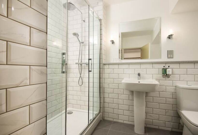 Номер Стандарт, The Dean Court