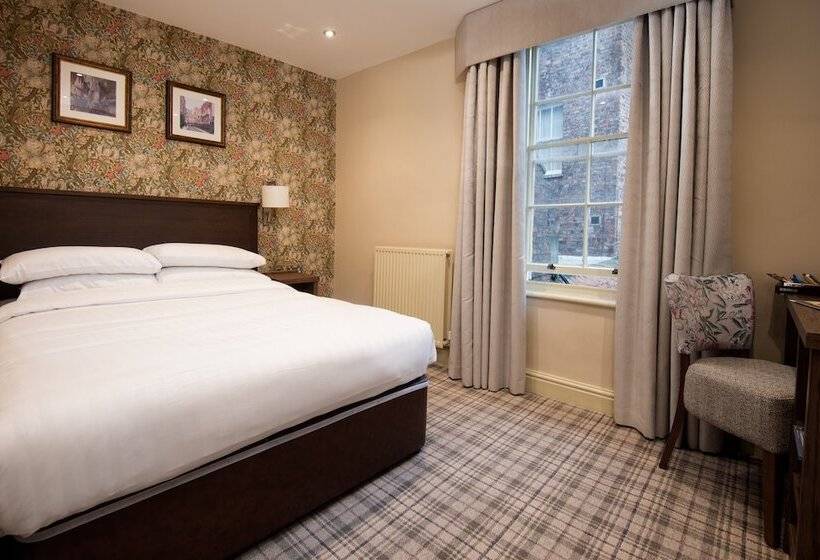 Номер Стандарт, The Dean Court