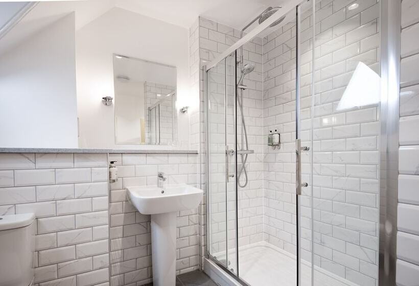 Номер Стандарт, The Dean Court