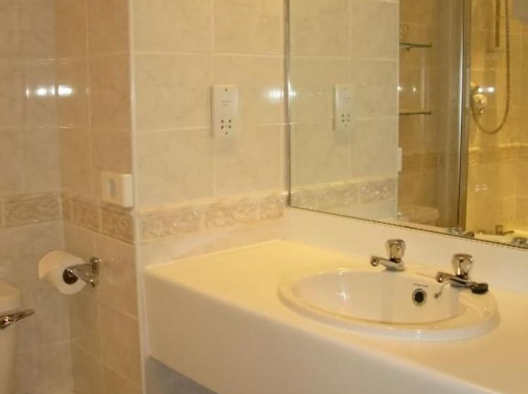 스탠다드 룸, The Devil S Punchbowl