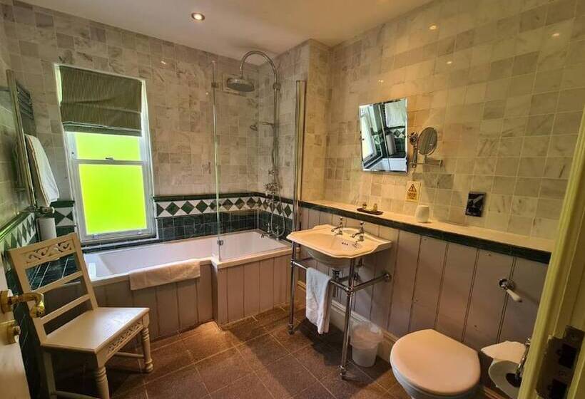 غرفة قياسية, The Dower House