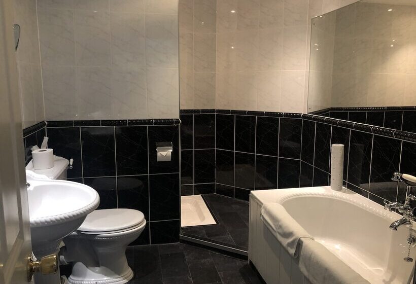 جناح, The Dower House