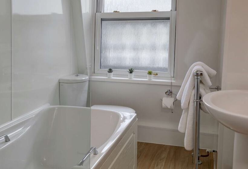 スタンダードルーム, New Continental Hotel; Sure Hotel Collection By Best Western