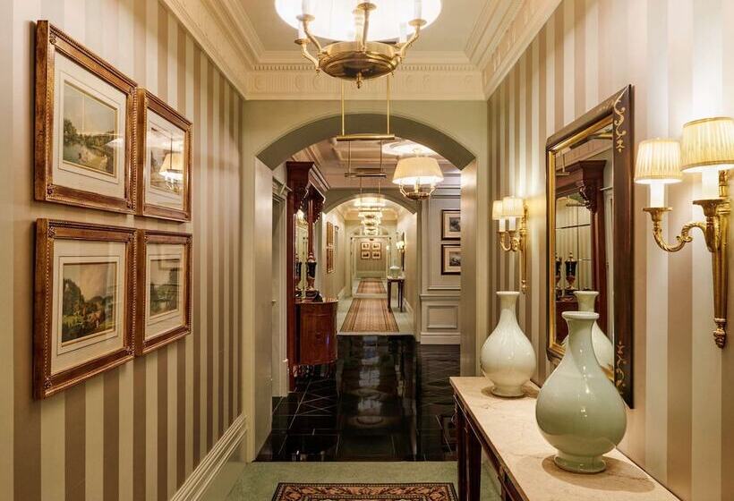 Люкс Повышенной Комфортности, The Savoy