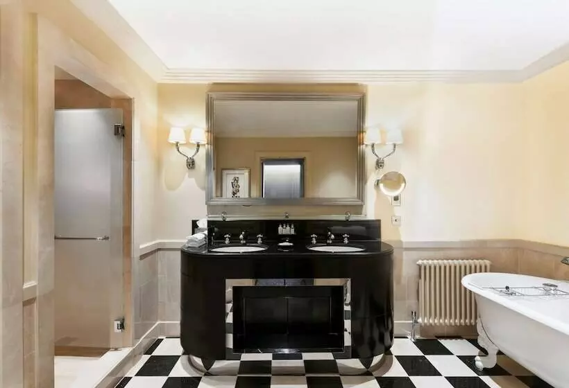Deluxe Suite, The Savoy