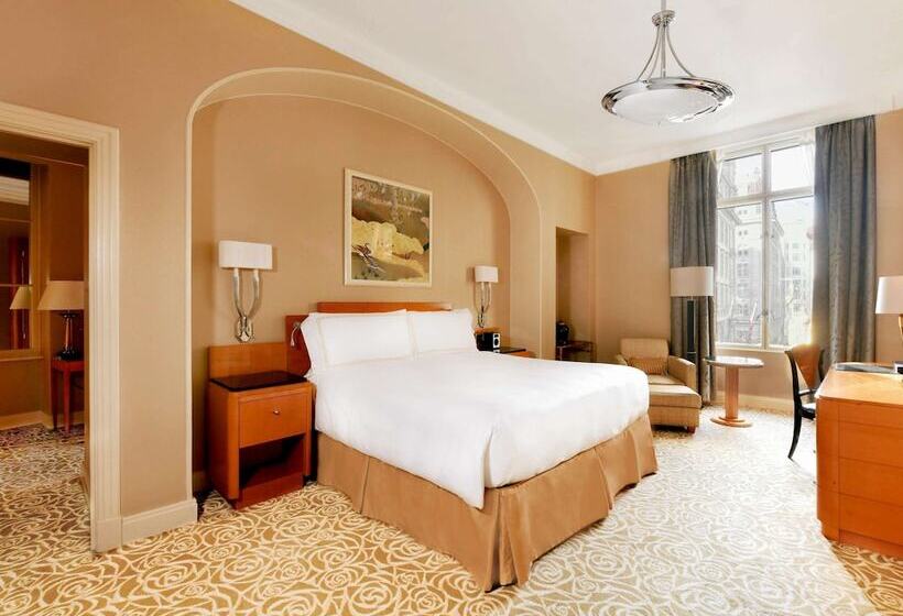 小型套房, The Savoy