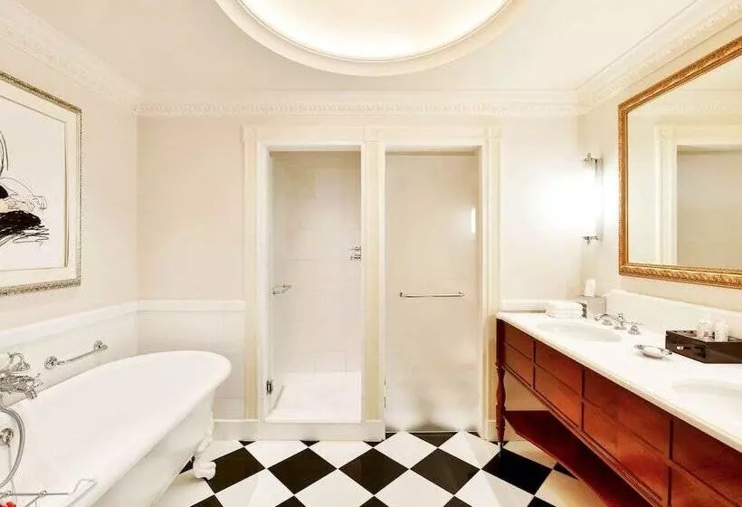 Junior suite with river view, The Savoy