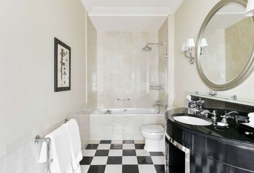 豪华房间, The Savoy