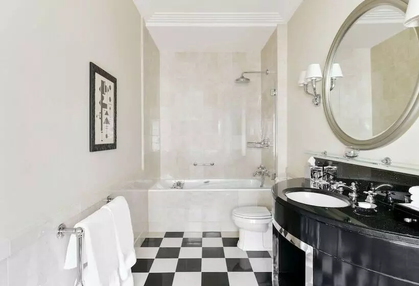 Deluxe Room, The Savoy