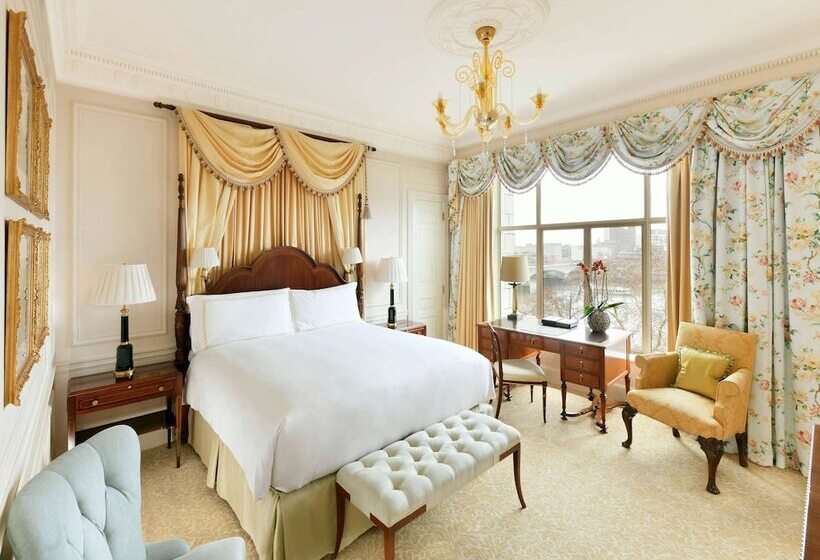 강 전망 스위트, The Savoy