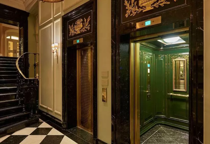 Family Room, The Savoy