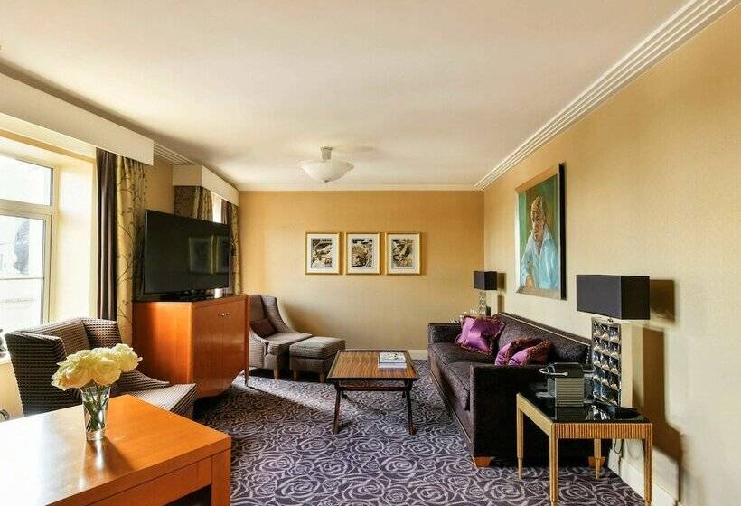 带河湖景观的套房, The Savoy