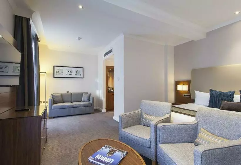 جناح جونيور, Thistle London Piccadilly