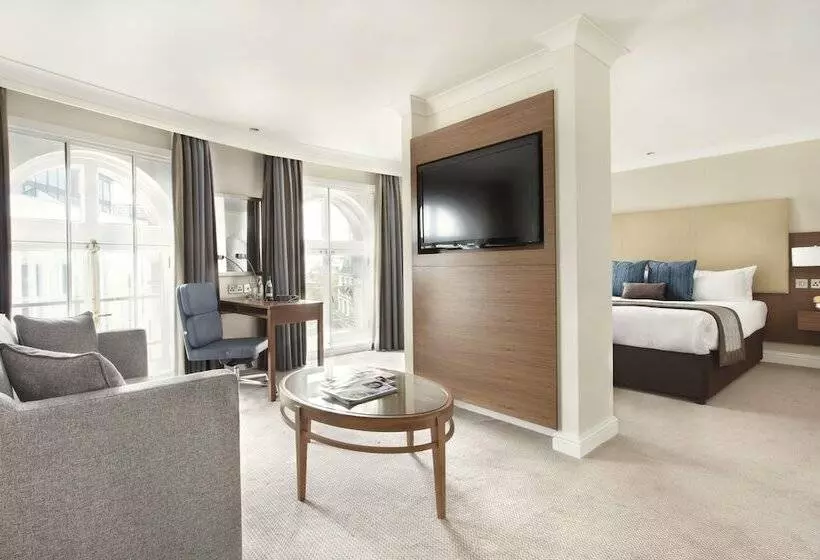 جناح جونيور, Thistle London Piccadilly