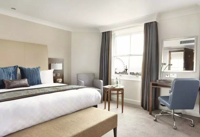 جناح جونيور, Thistle London Piccadilly