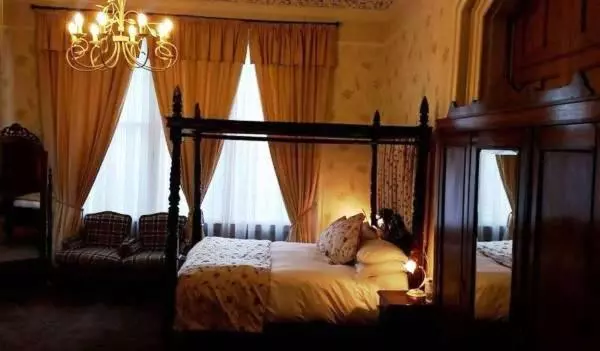 キングサイズベッドのスタンダードルーム, The Royal Hotel Tain