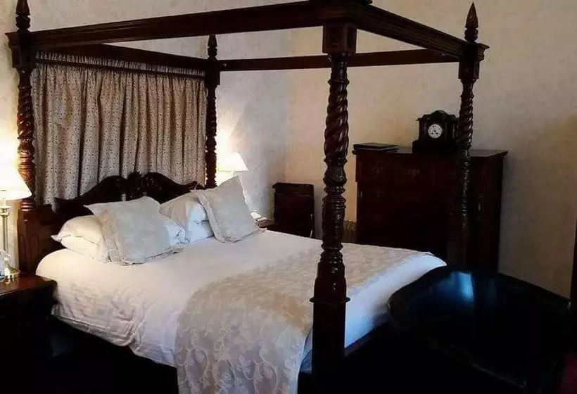 キングサイズベッドのスタンダードルーム, The Royal Hotel Tain