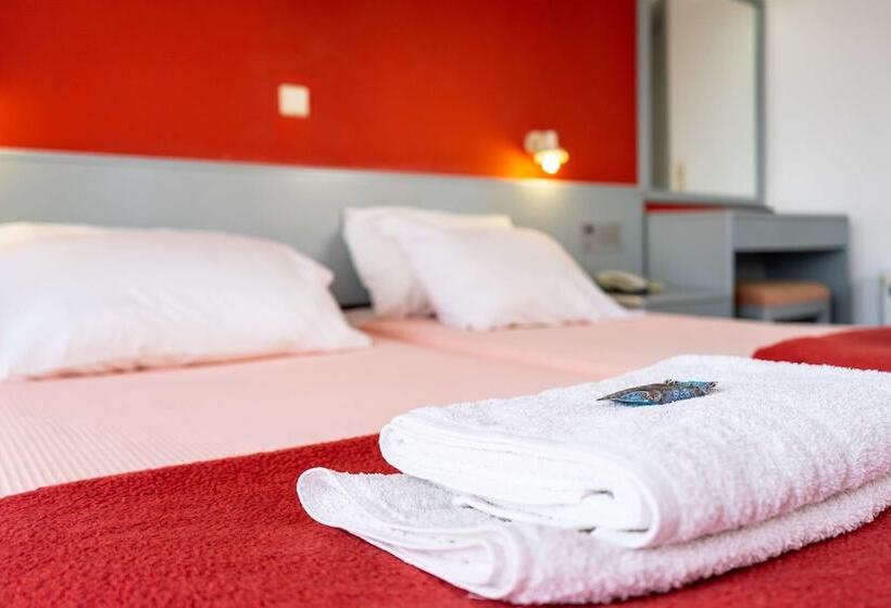 חדר סטנדרט לשלושה, Als