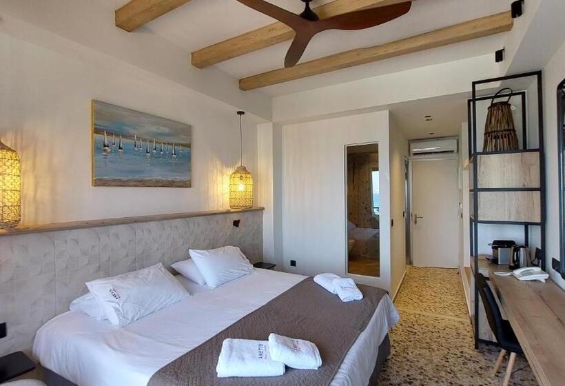 اتاق لوکس با چشمانداز دریا, Anetis