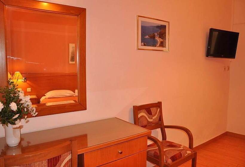 Номер Стандарт Трехместный, Bretagne