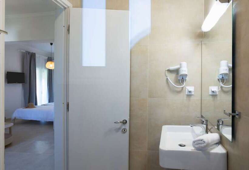 Номер Стандарт Трехместный, Bretagne