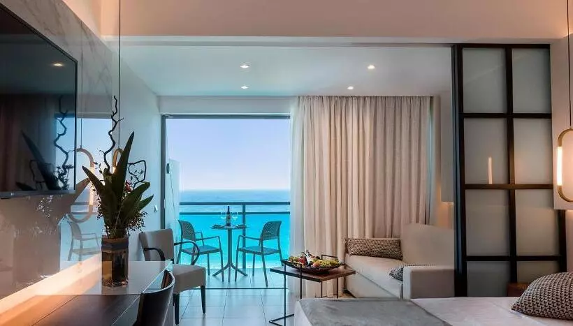 اتاق لوکس با چشم‌انداز دریا, Calypso Beach
